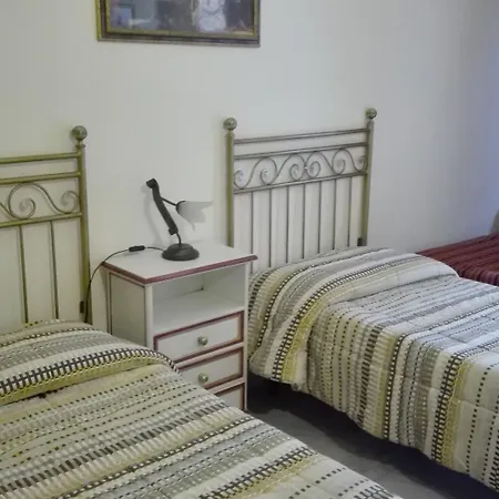 Alojamento de Acomodação e Pequeno-almoço Candido Vacanze 2*