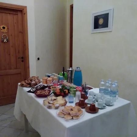 Alojamento de Acomodação e Pequeno-almoço Candido Vacanze 2*